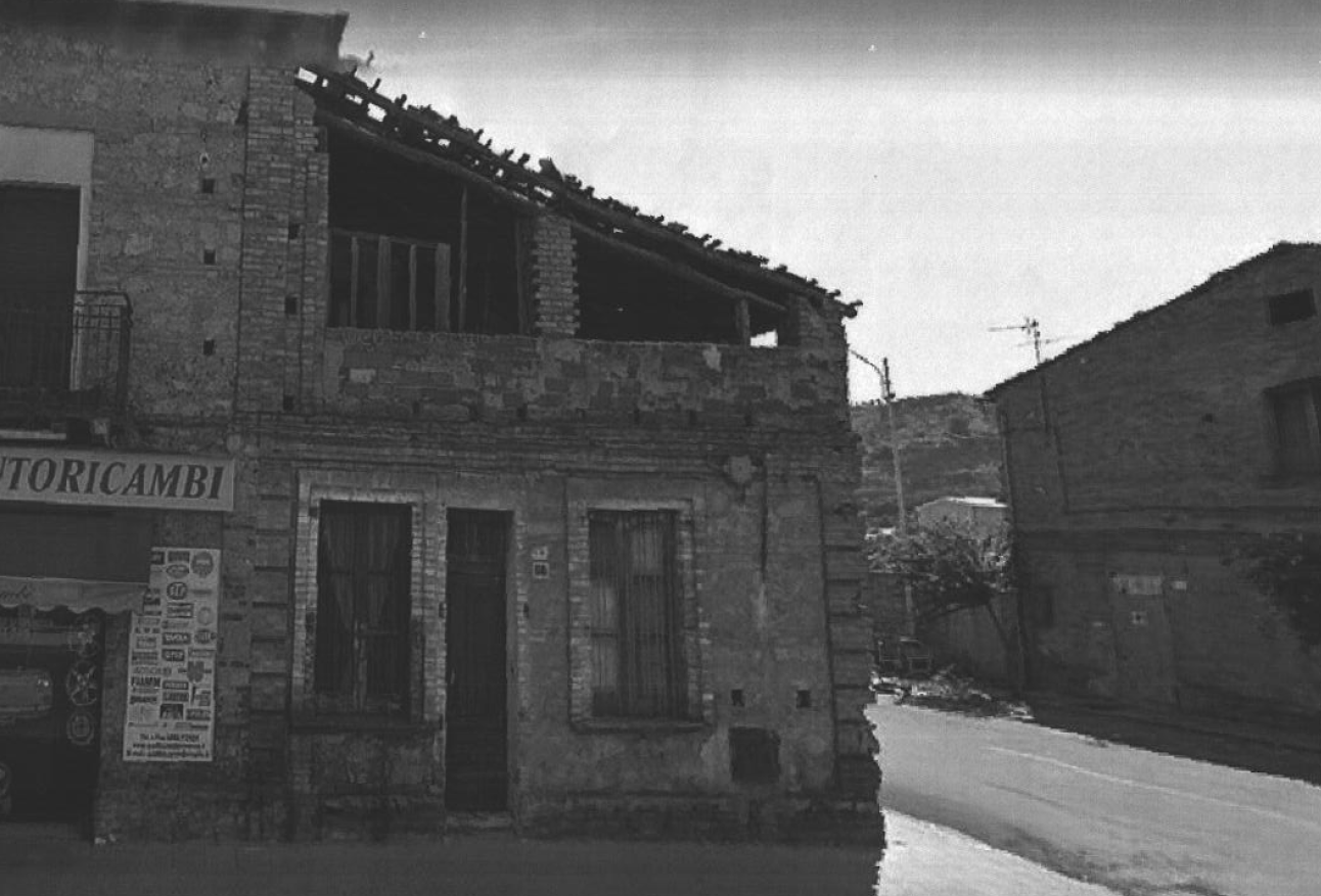 Mistero sul rischio crollo dell'edificio che il Comune di Cosenza voleva fittare per i rom 65 via ugo spirito