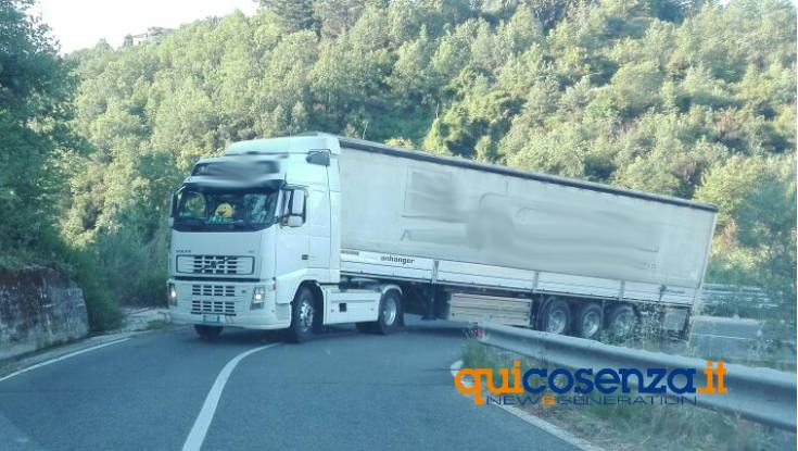 viadotto cannavino tir 1