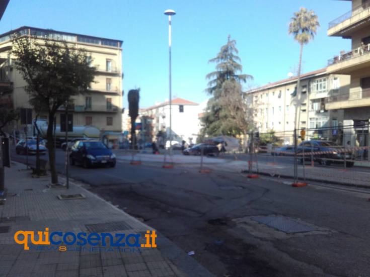 Cosenza: una rotonda sul Viale, cambia la viabilità nel circondario di Piazza Bilotti 51 viale della repubblica rotonda 4 1