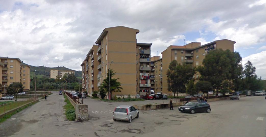 Furto di energia, ricettazione e droga: otto donne arrestate dai carabinieri 51 viale isonzo cz