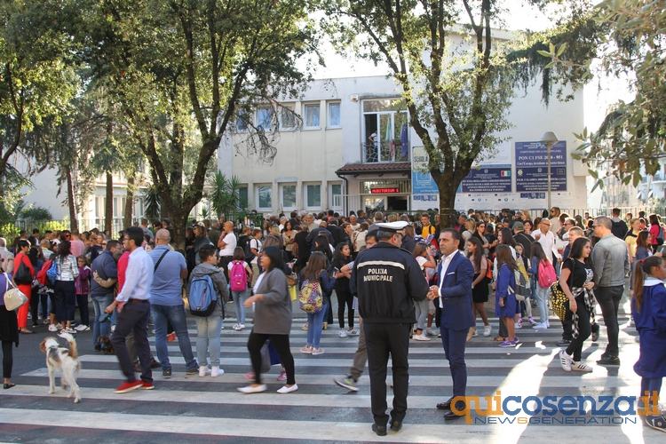Aperture delle scuole senza grandi intoppi, solo qualche doppia fila e ingorghi altrove (FOTO) 51 viamisasi501