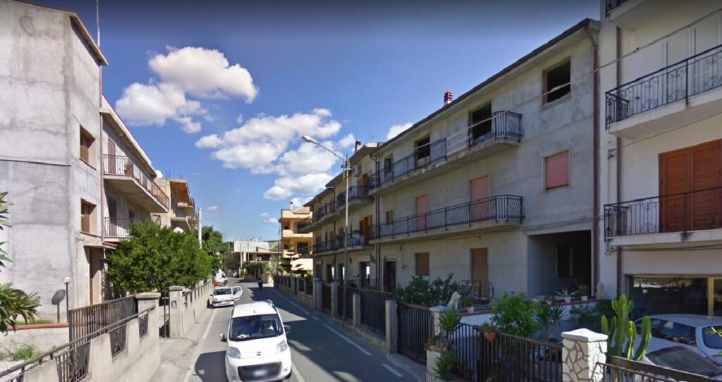 Vede i carabinieri, scappa e provoca un incidente. Arrestato ventritreenne 2 viaorlando melito