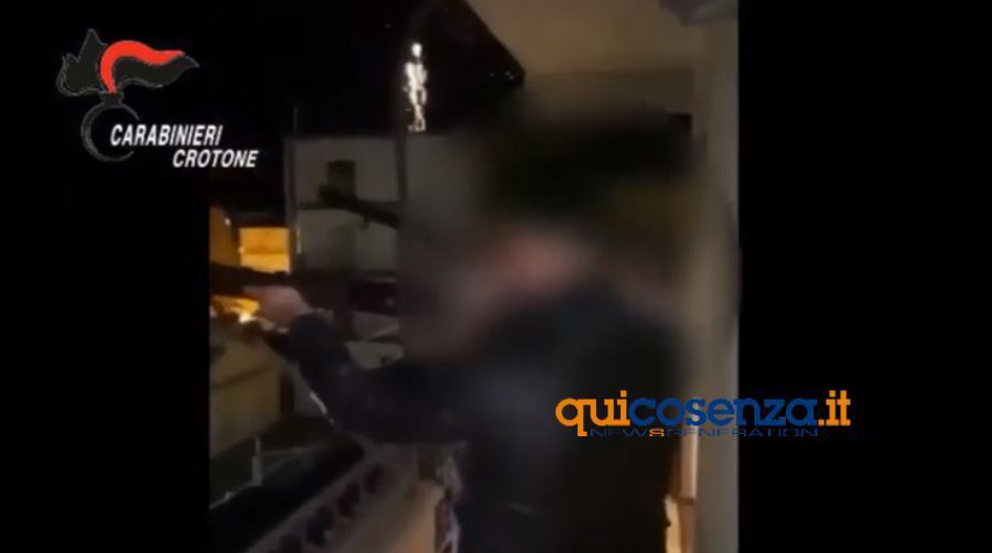 Sparano dal balcone con un fucile a Capodanno, individuati grazie ad un video 51 video sparifucile capodanno