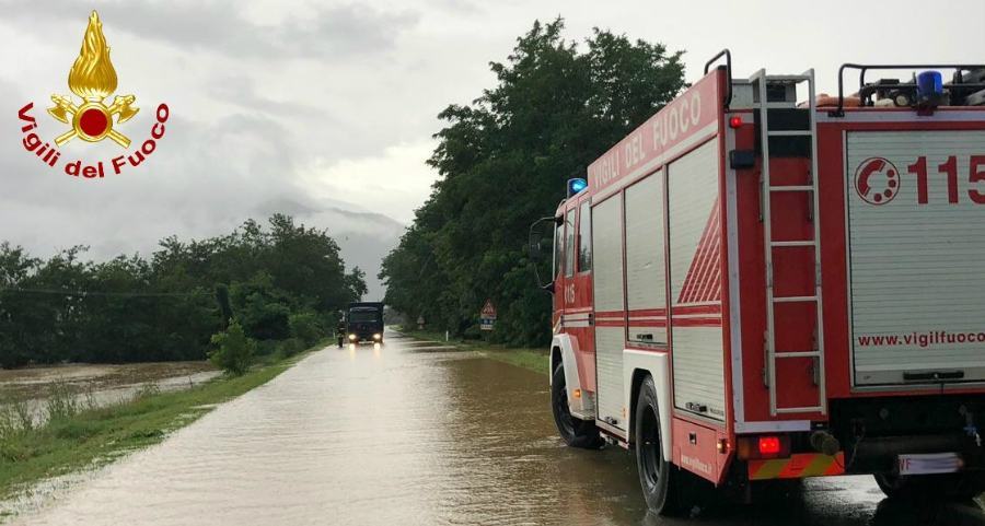 vigili del fuoco allagamento