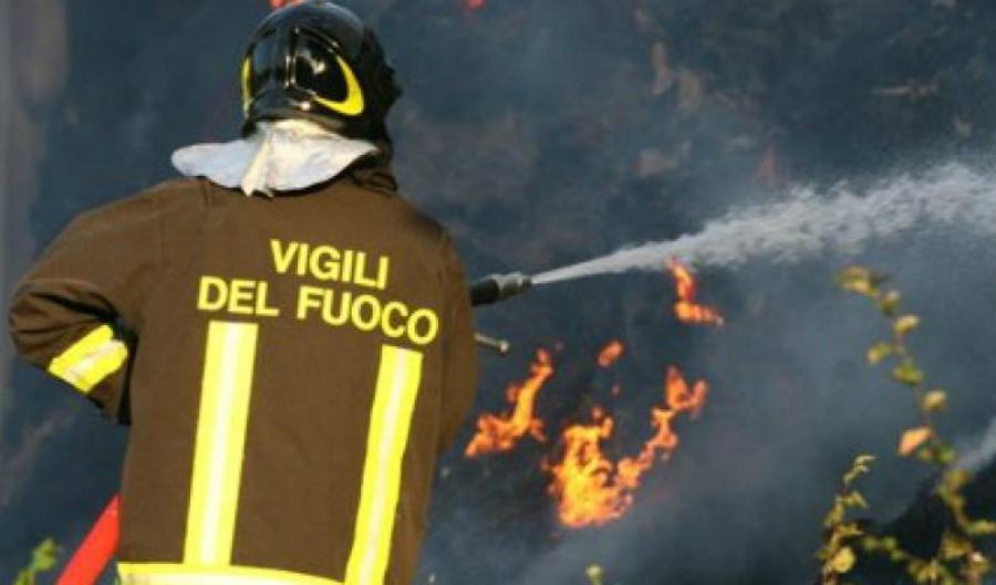 vigili del fuoco in azione 0 4