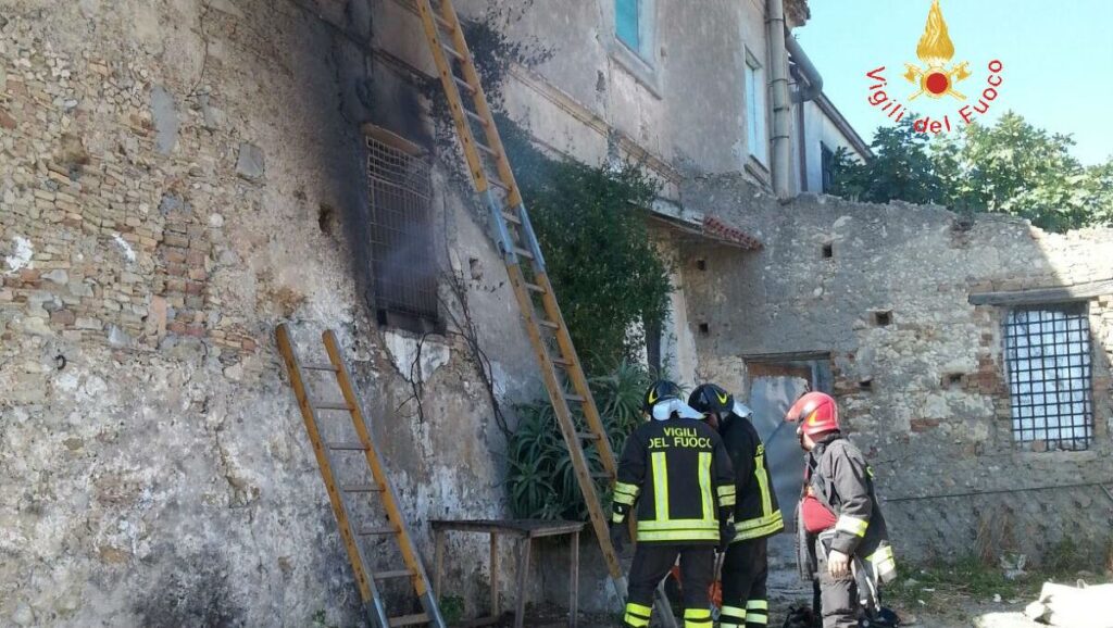 vigili fuoco botricello