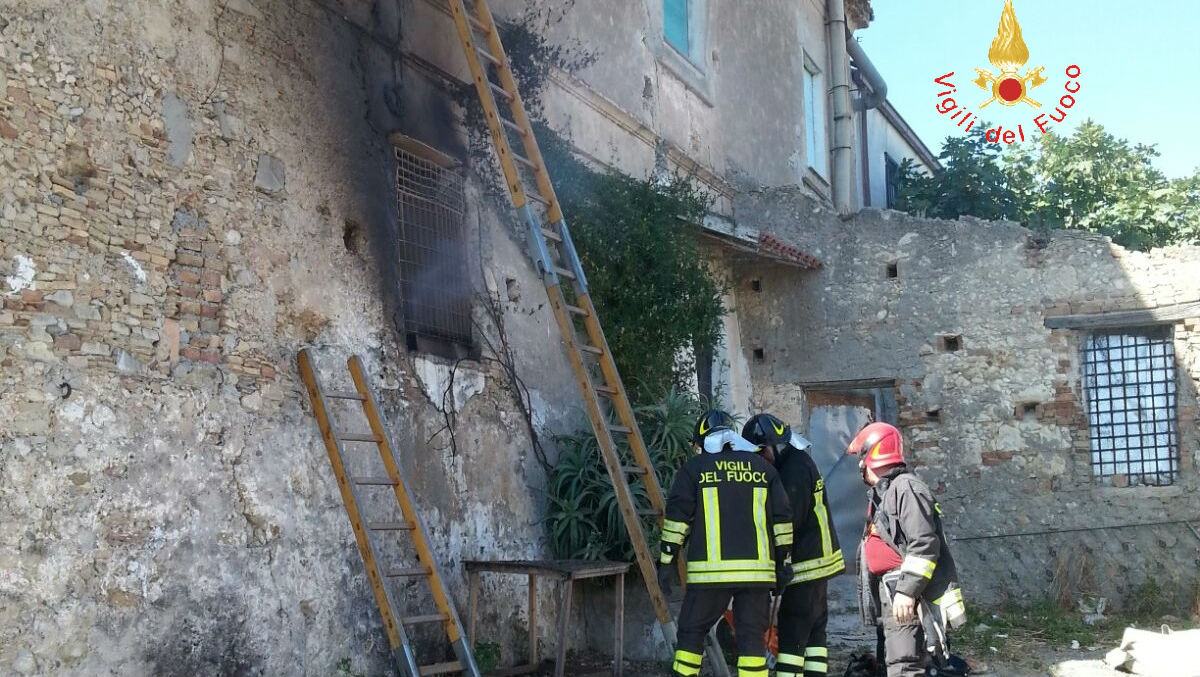 vigili fuoco botricello