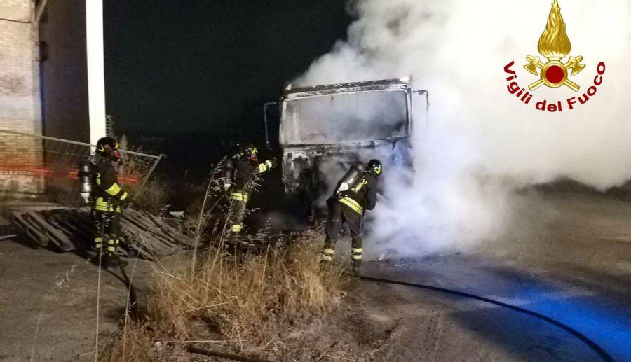 vigili fuoco mezzo fiamme 01 1