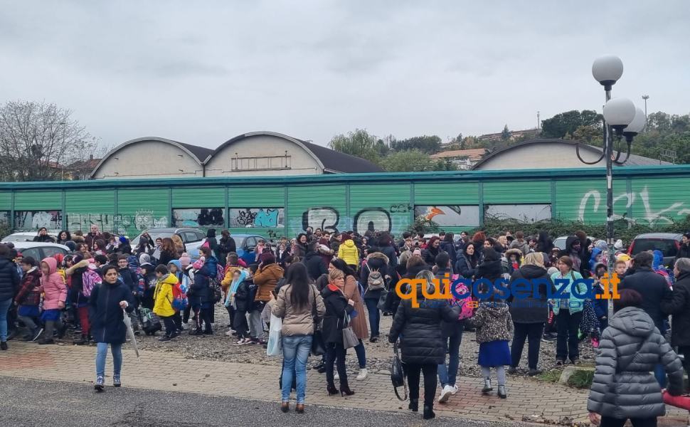 vigili fuoco stancati rende evacuazione gas 04