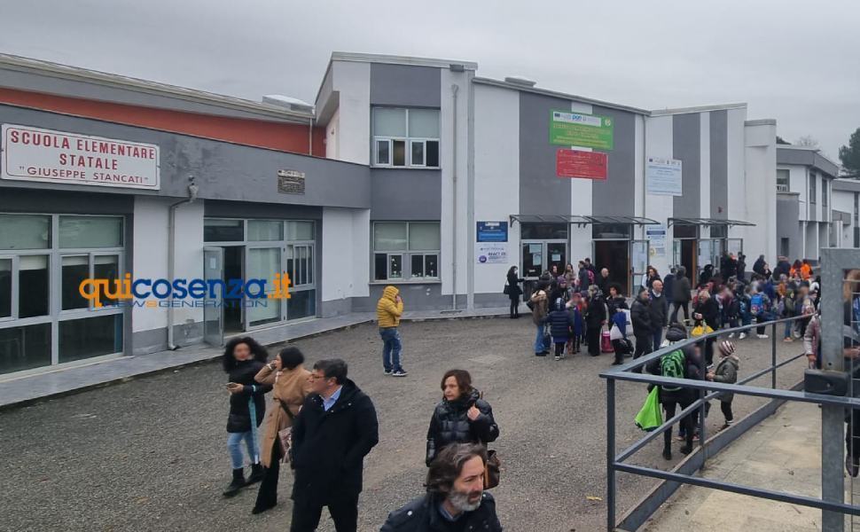 Rende: forte odore di gas, evacuata per la terza volta la scuola Stancati -  quicosenza