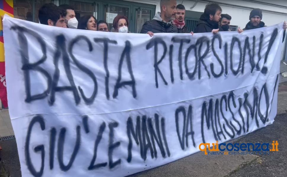 villa sorriso sit in lavoratore licenziato 02