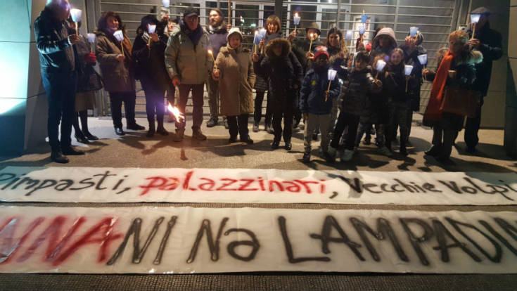 villaggio europa protesta luce