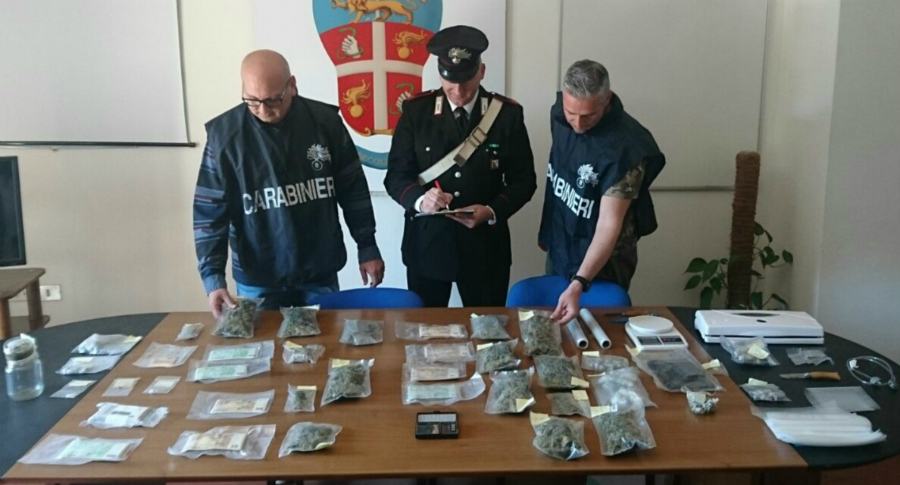 Due chili di droga scoperti in un pub e nelle tapparelle, due fratelli nei guai 53 villapiana droga tapparelle