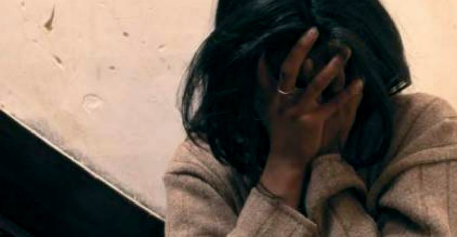 Picchia la madre con una tavola di legno, arrestato 34enne 51 violenza donna moglie 7