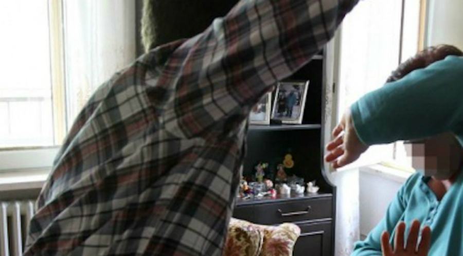 violenza figlio sulla madre maltrattamenti