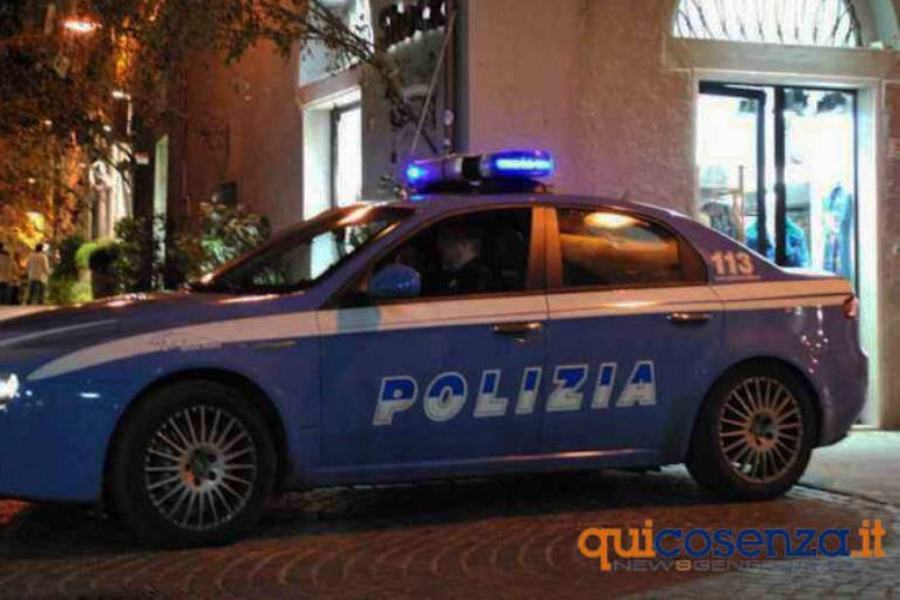 Cosenza, 22enne ferita al volto sentita dalla Polizia: 'un incidente' 51 volante polizia cosenza sera