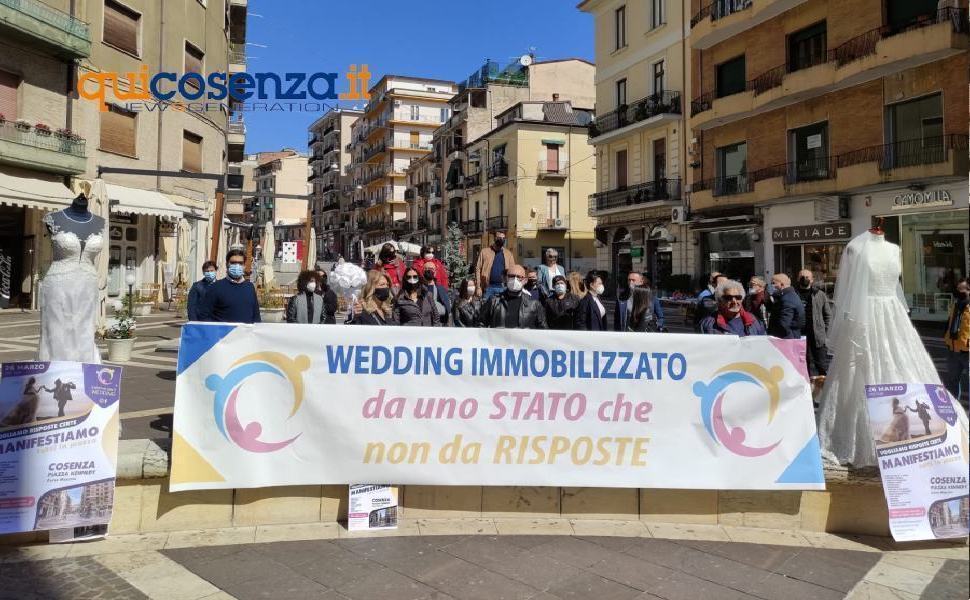 Matrimoni in Calabria «ora ripartenza controllata, potenzieremo i servizi» 51 wedding manifestazione Cosenza 03 1