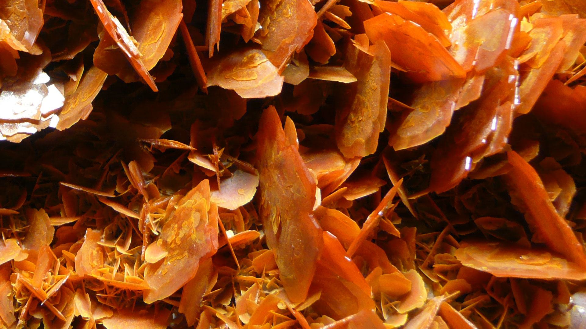 wulfenite back