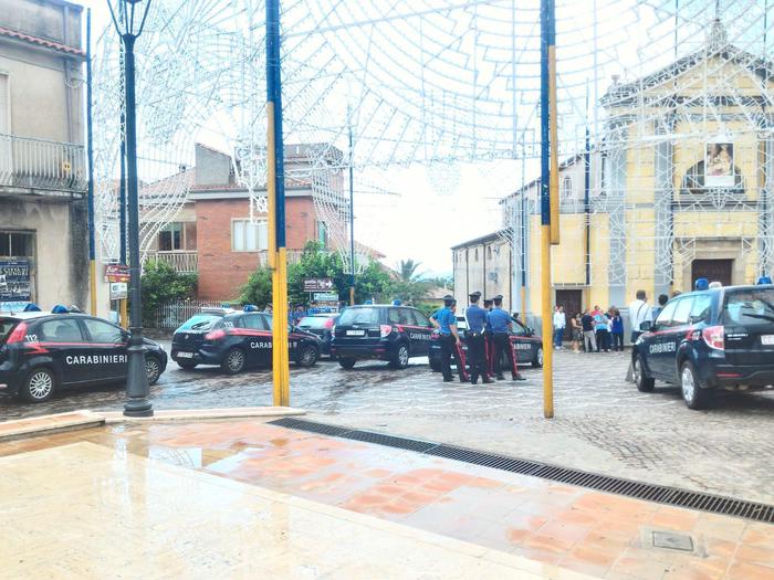 Presunto boss vuole portare la Madonna, carabinieri bloccano processione 51 zungri