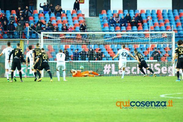 Vaisanen al 90' salva il Cosenza. Pari col Benevento nel silenzio del Marulla 54 Cosenza Benevento1