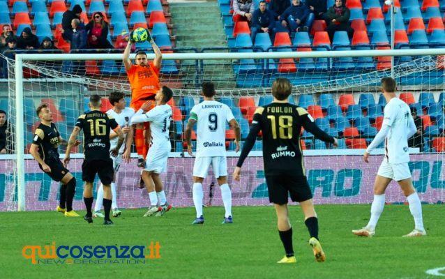Vaisanen al 90' salva il Cosenza. Pari col Benevento nel silenzio del Marulla 61 Cosenza Benevento2