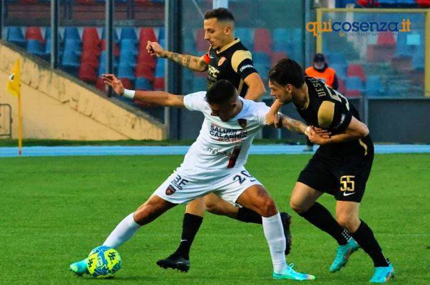 Vaisanen al 90' salva il Cosenza. Pari col Benevento nel silenzio del Marulla 56 Cosenza Benevento3 1