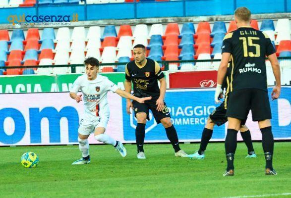 Vaisanen al 90' salva il Cosenza. Pari col Benevento nel silenzio del Marulla 55 Cosenza Benevento4