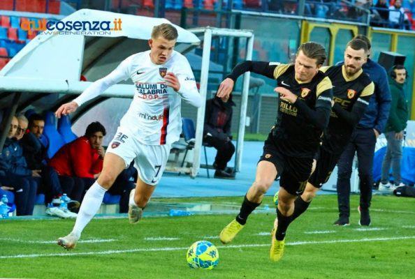Vaisanen al 90' salva il Cosenza. Pari col Benevento nel silenzio del Marulla 52 Cosenza Benevento5