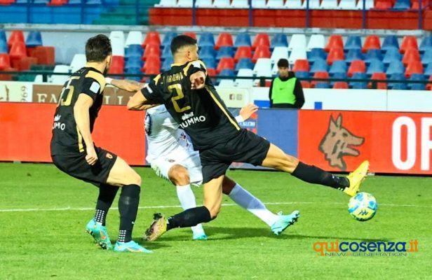 Vaisanen al 90' salva il Cosenza. Pari col Benevento nel silenzio del Marulla 57 Cosenza Benevento6