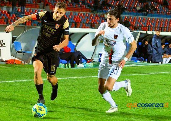 Vaisanen al 90' salva il Cosenza. Pari col Benevento nel silenzio del Marulla 60 Cosenza Benevento8