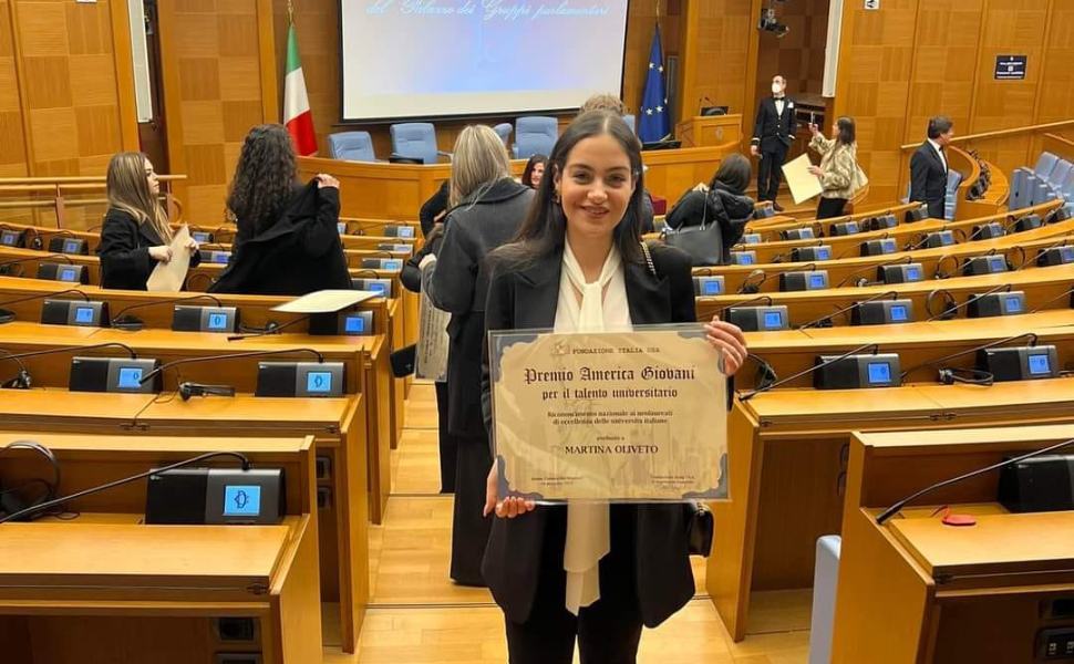 Premio America Giovani per il talento universitario ad una giovane cosentina 51 Oliveto Martina Premio America2022 1