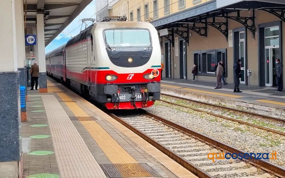 Paola stazione treno intercity1