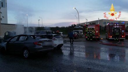 Maxi incendio a Giovino: sei vetture andate a fuoco. Indagini in corso 52 auto incendio catanzaro