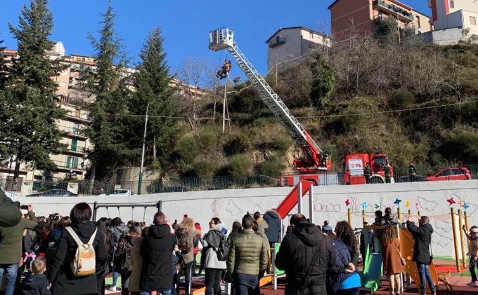 San Giovanni in Fiore, la Befana vola con i Vigili del Fuoco 53 befana vigili fuoco cosenza 02