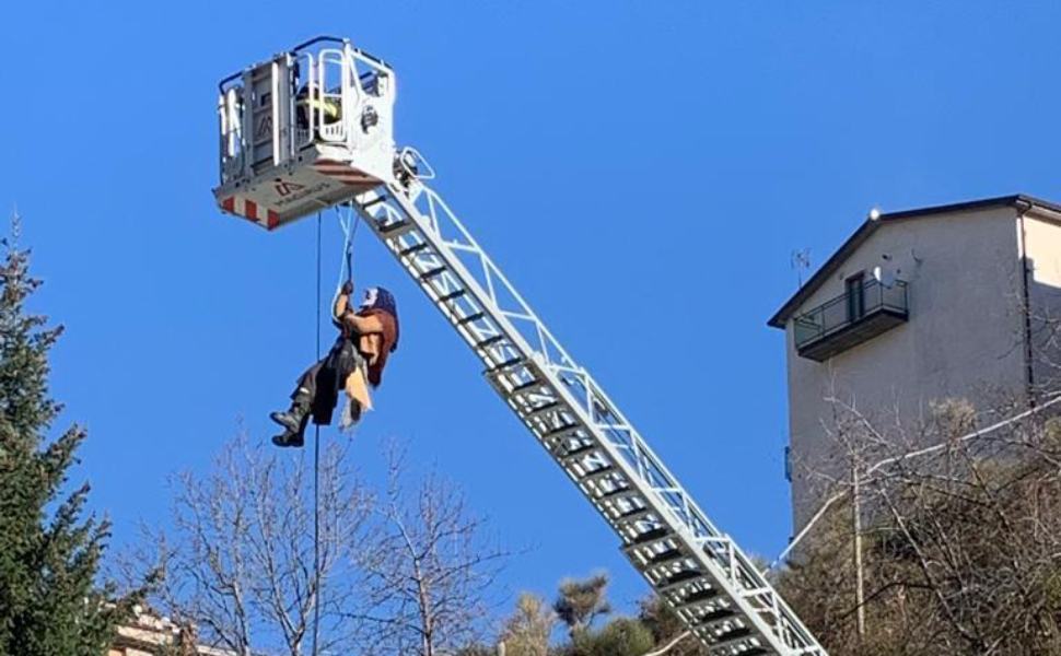 San Giovanni in Fiore, la Befana vola con i Vigili del Fuoco 51 befana vigili fuoco cosenza