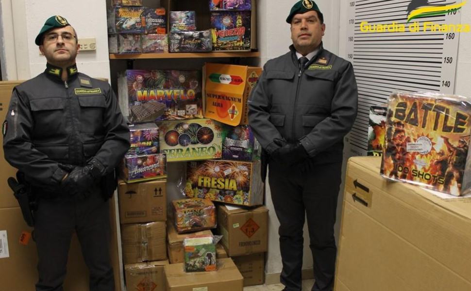 guardia finanza sequestor 900 chili artifizi