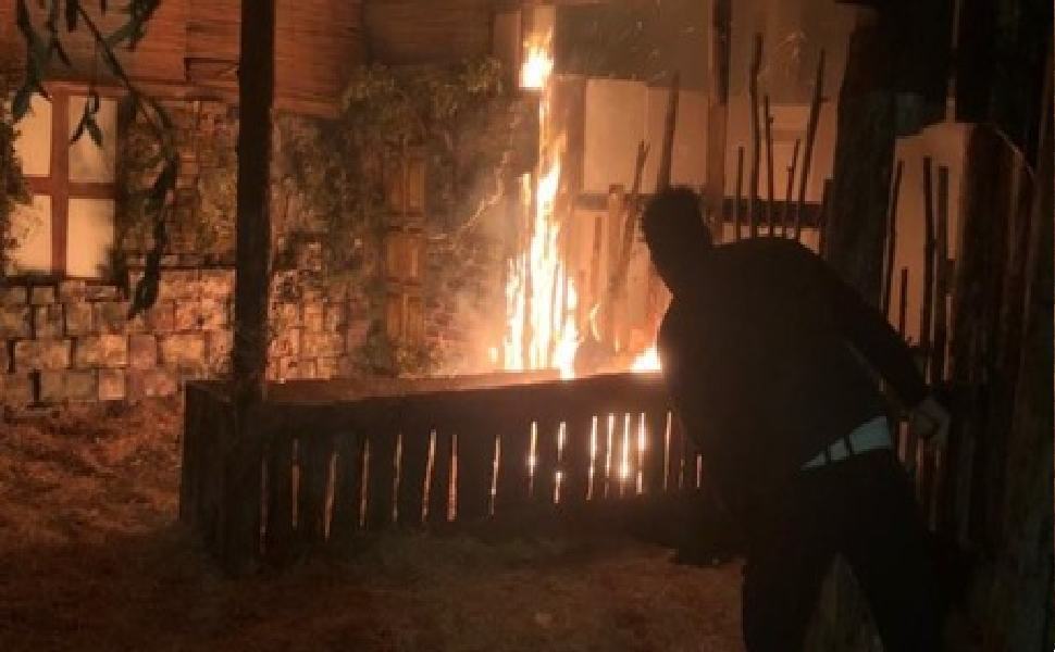 In fiamme lo storico presepe vivente a Sibari: «sfiorata la tragedia» 51 incendio presepe vivente