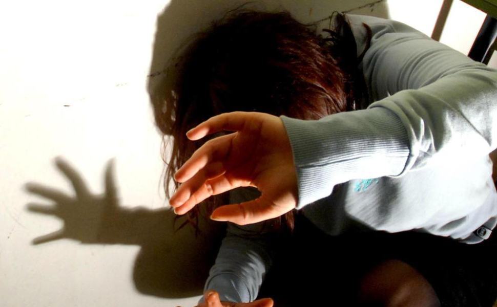 L'incubo in casa: arrestata un'intera famiglia per maltrattamenti ad una delle figlie 51 maltrattamenti