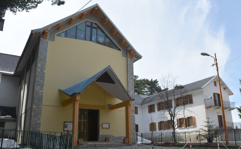 A Camigliatello l'intitolazione del centro sociale al compianto vescovo Nolè 51 parrocchia camigliatello silano