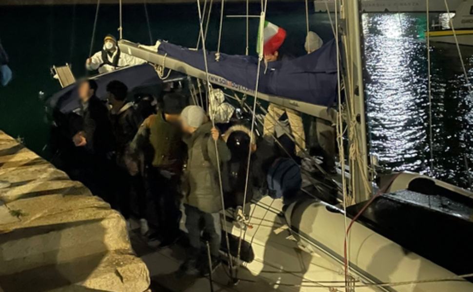sbarco crotone migranti