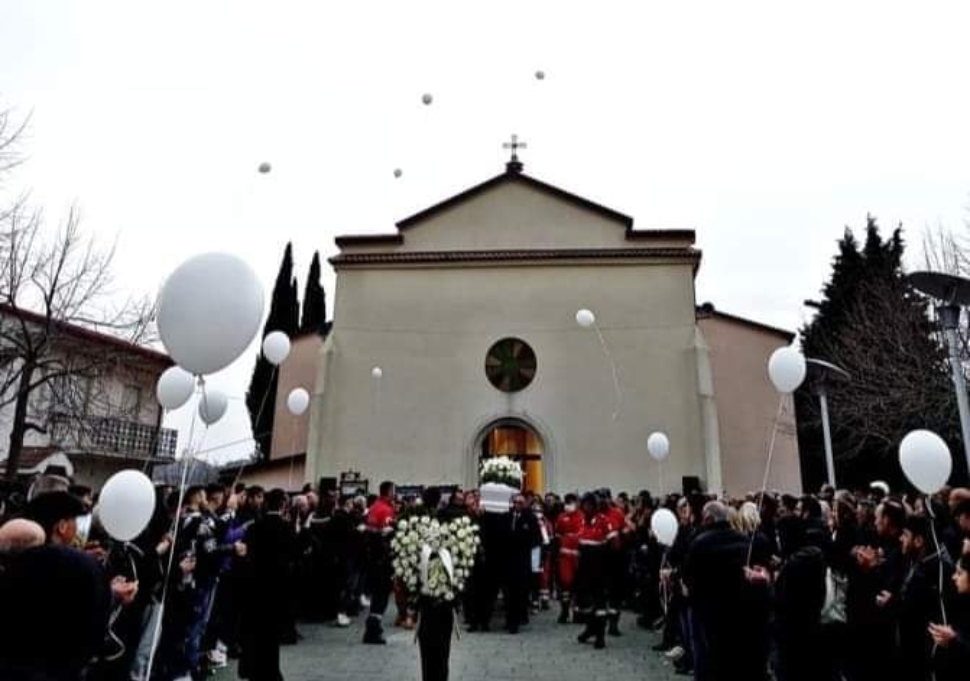 Acri, l'ultimo straziante addio ad Angelo Viteritti: «brilla più che puoi» 51 Angelo viteritti 1