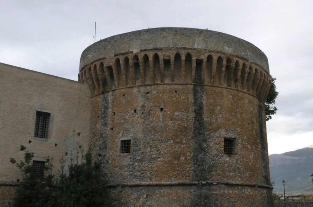 Grandi nomi della musica e del teatro passano da Castrovillari 1 Castello Castrovillari