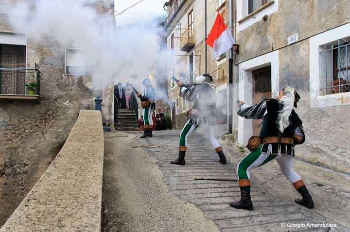 I Borghi fantasma del Cosentino: viaggio tra le rovine della memoria 65 Festa della bandiera a Morano Calabro