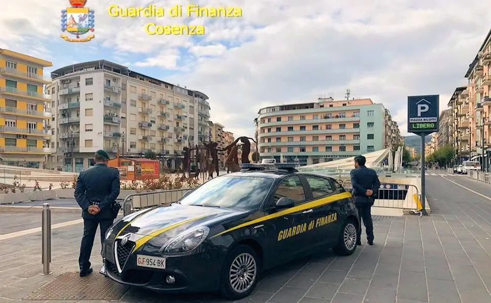 Guardia di Finanza Cosenza piazza bilotti