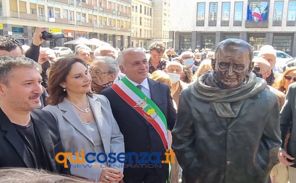 Inaugurazione statua dedicata giacomo mancini cosenza 04