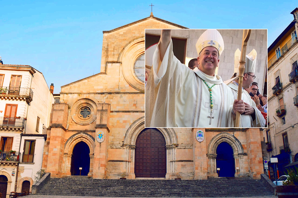 Cosenza accoglie il nuovo vescovo. L'insediamento ufficiale di monsignor  Checchinato - FOTO e VIDEO