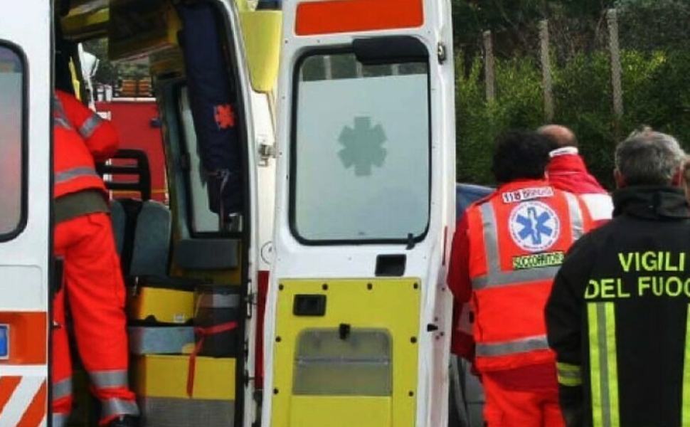 ambulanza-e-vigili-del-fuoco