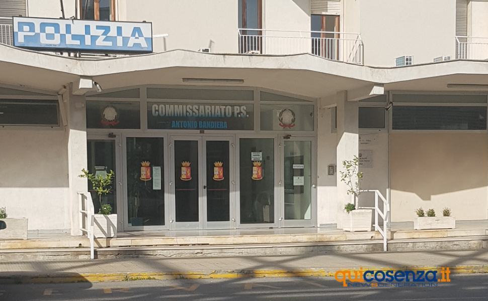 commissariato-polizia-stato-paola-cs-03 donna laboratorio