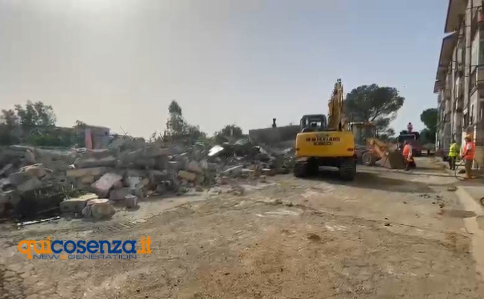 demolizioni comune cassano abusivismo 02