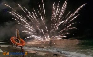 L'apoteosi delle alici e un inno al mare. A Fuscaldo il "Festival delle Alici del Tirreno cosentino" 53 fuochi mare festival alici fuscaldo
